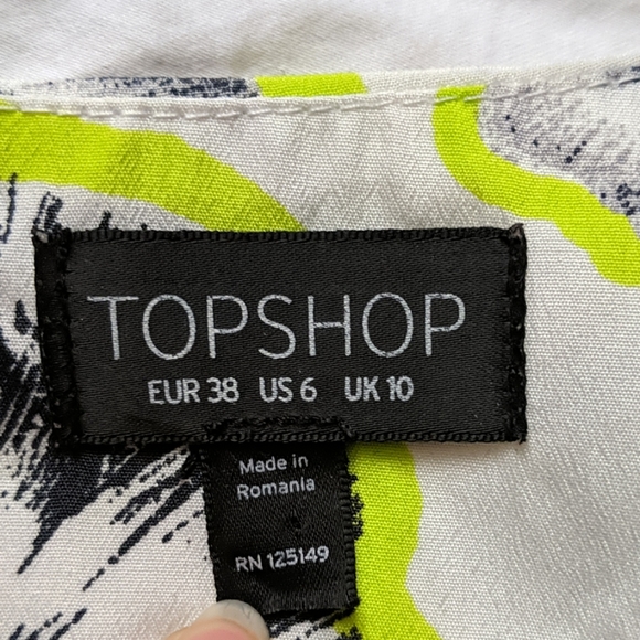 TOPSHOP Fun Floral Top - Picture 2 of 2